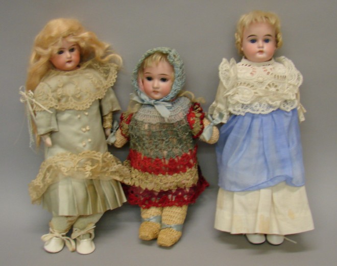 Appraisal: Lot of shoulderhead dolls Pair of dolls COD DEP Dressed