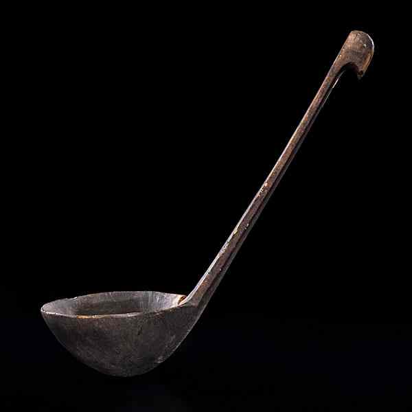 Appraisal: Great Lakes Figural Burl Feast Ladle possible Chippewa formed with