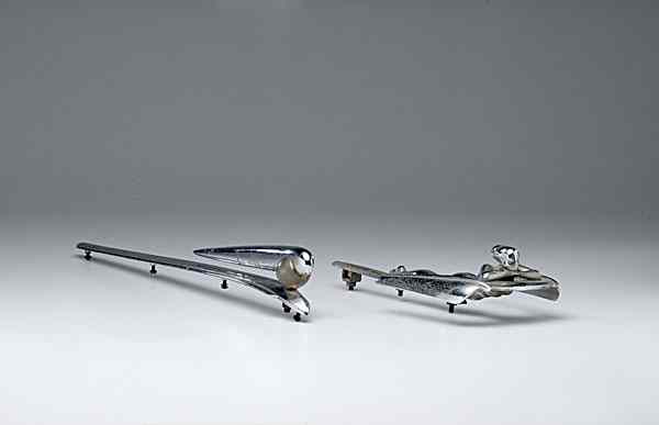 Appraisal: Nash Hood Ornament Plus American ca s a Nash flying