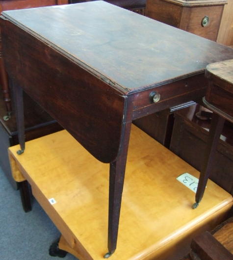 Appraisal: An early th century mahogany Pembroke table with single frieze