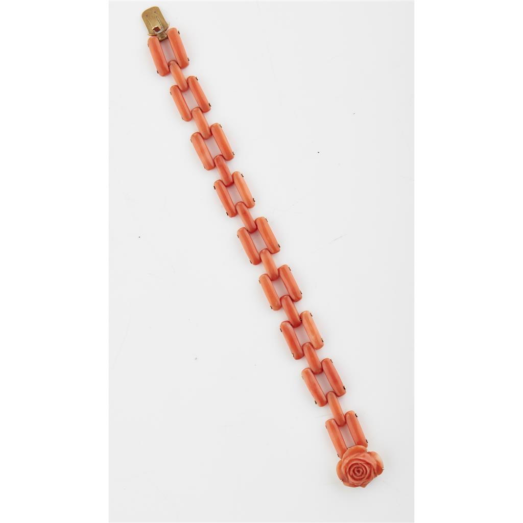 Appraisal: A coral bracelet composed of polished rectangular coral links the