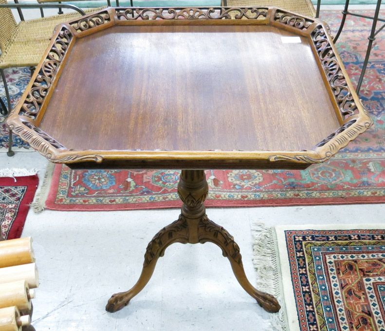 Appraisal: CHIPPENDALE STYLE MAHOGANY TILT-TOP TEA TABLE American mid- th century