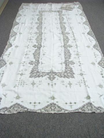 Appraisal: Embroidered Lace and Linen Table Cloth and Napkins tablecloth measures