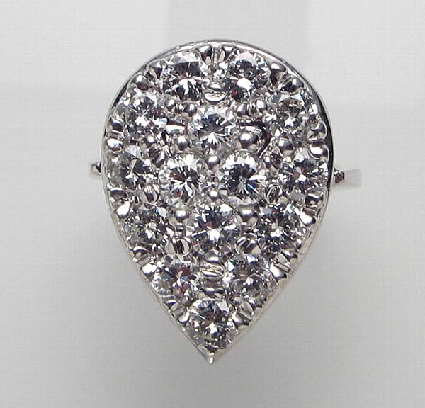 Appraisal: A diamond ring estimated total diamond weight carats mounted in