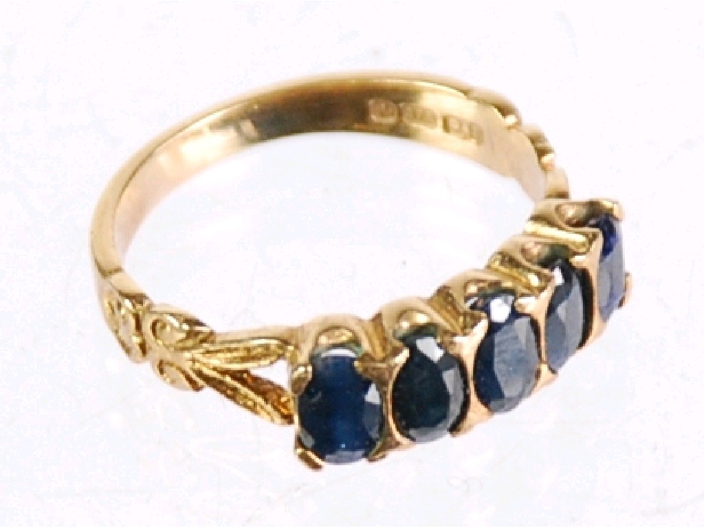 Appraisal: ct GOLD AND SAPPHIRE RING claw set with a row