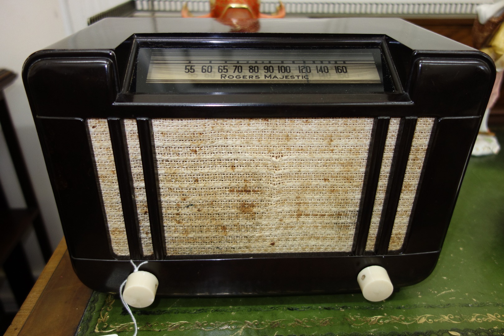 Appraisal: An Emerson Phone Corp table top radio in walnut case