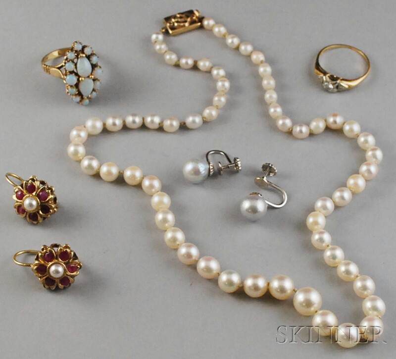 Appraisal: Assorted Group of Jewelry a graduated cultured pearl necklace with