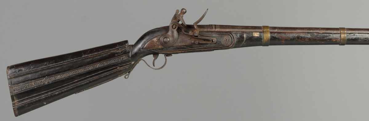 Appraisal: North African Flintlock Musket Old finish patina Overall L ''E