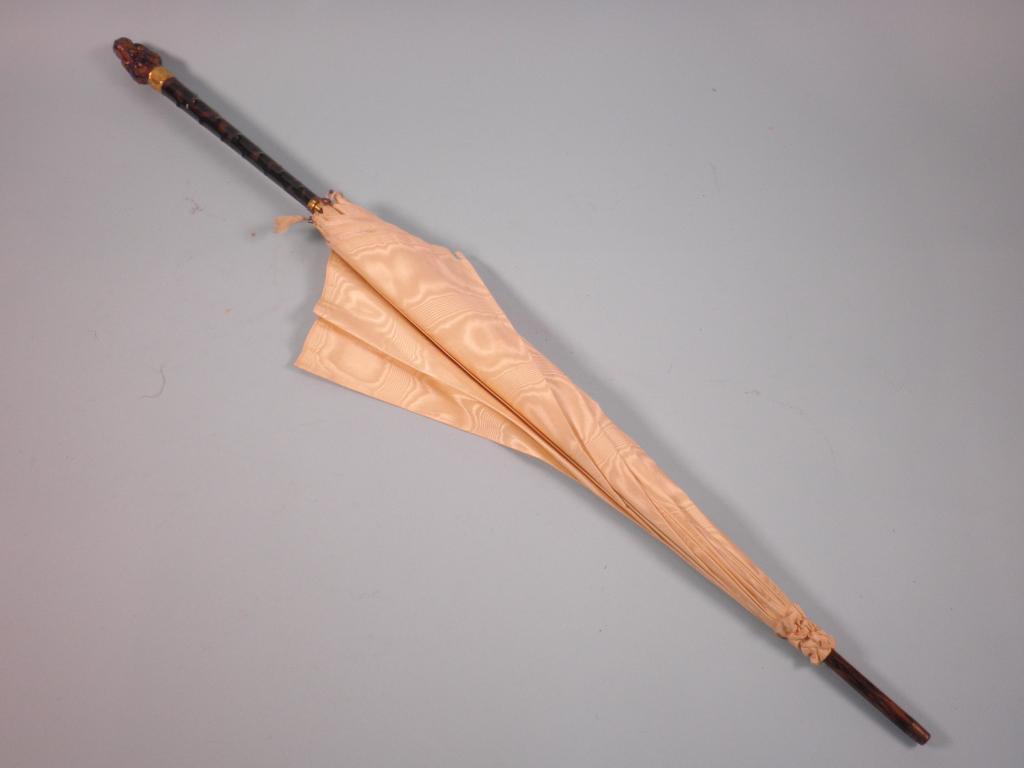 Appraisal: A late Victorian Edwardian parasol with a carved hardstone handle