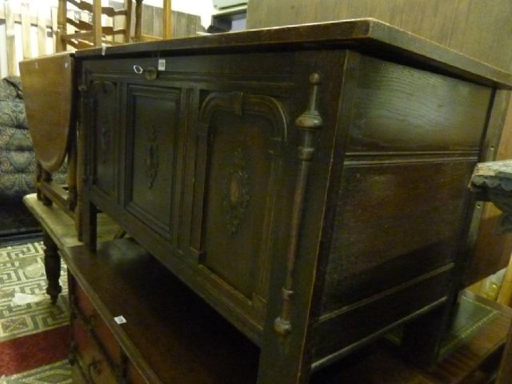 Appraisal: An Old English style oak coffer with rising lid and