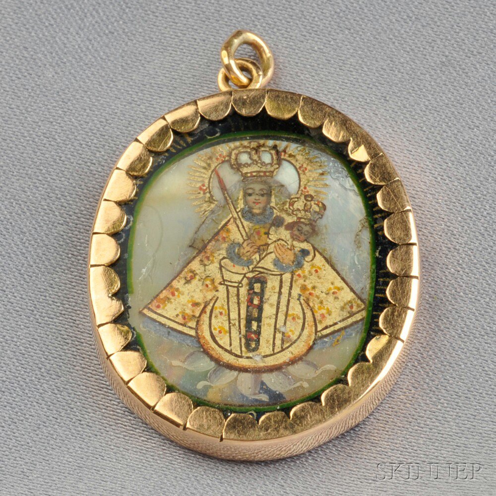 Appraisal: kt Gold Relicario depicting the Madonna and Child on one