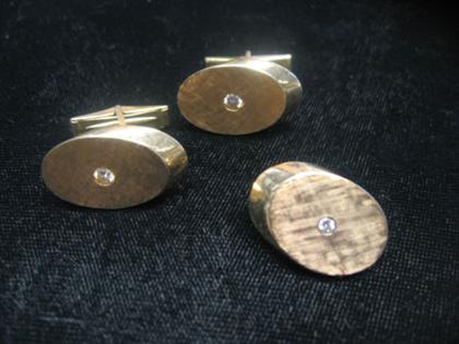 Appraisal: karat yellow gold and diamond cufflinks and tie clip Matching