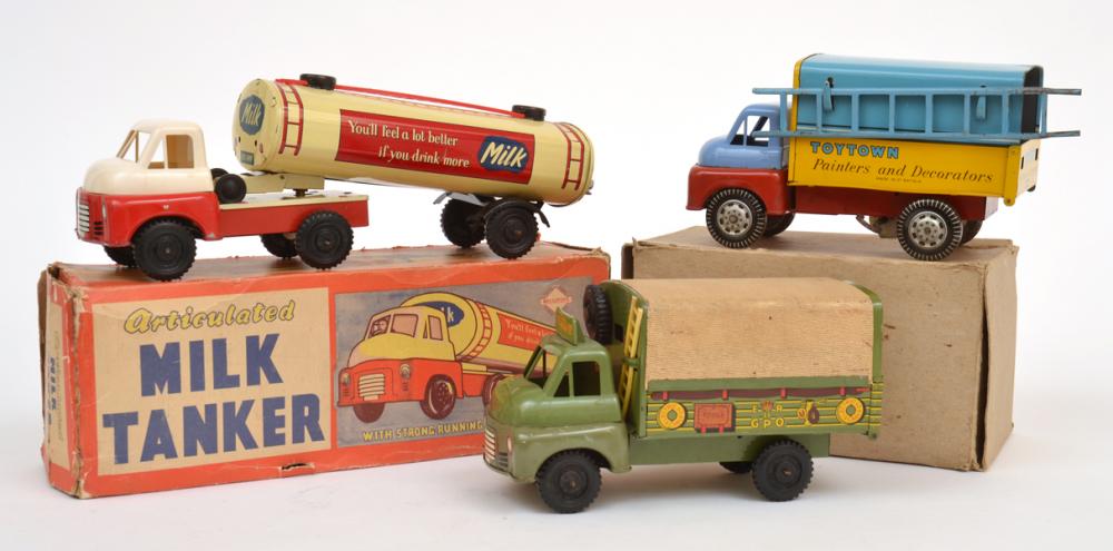 Appraisal: THREE WELSOTOY TINPLATE MODELS INCLUDING ARTICULATED MILK TANKER TOYTOWN PAINTERS