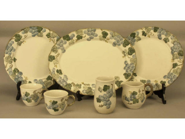 Appraisal: Large dinner set by Metlox in the poppy trail pattern