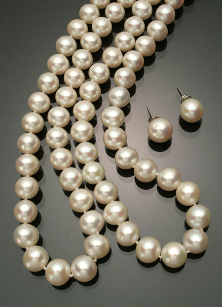 Appraisal: Freshwater Pearl Three-Piece Ensemble Knotted Consisting of a double strand