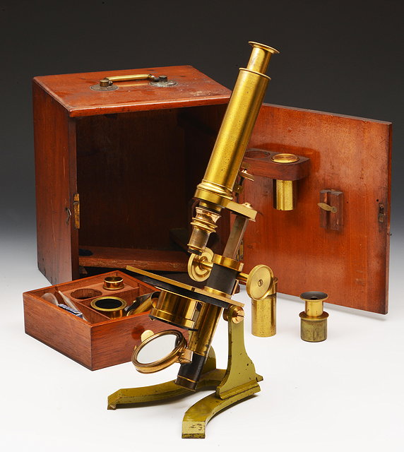 Appraisal: A TH CENTURY POLISHED BRASS MONOCULAR MICROSCOPE in fitted mahogany