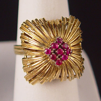 Appraisal: K RUBY RING K yellow gold ring contains round native