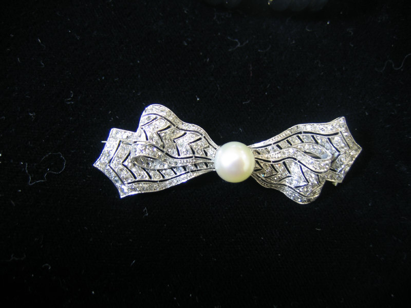 Appraisal: DIAMOND BOW PIN White gold brooch in bow form set