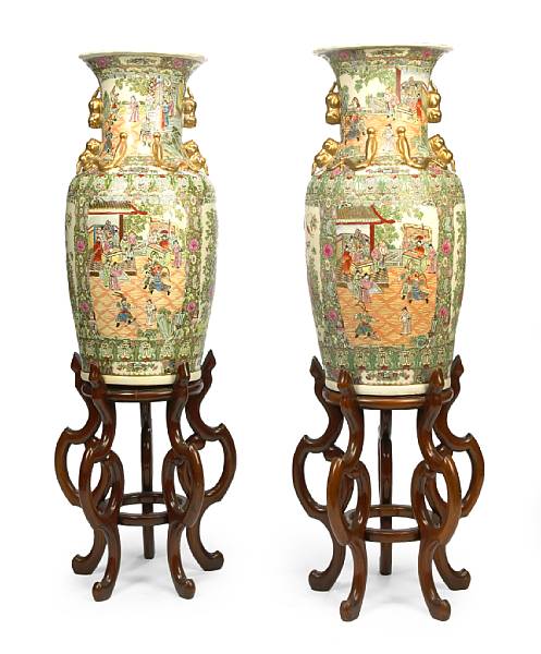 Appraisal: An imposing pair of Chinese famille rose porcelain vases on