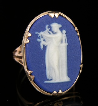 Appraisal: Wedgwood Set in a Yellow Gold Ring An oval Wedgwood