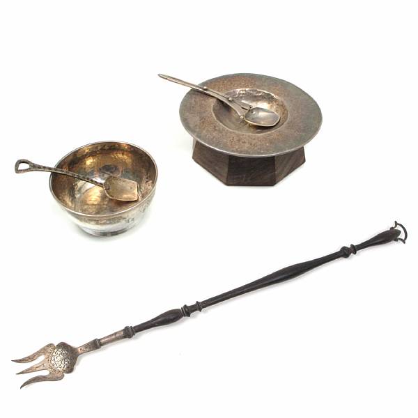 Appraisal: A group of miscellaneous silver items Comprising toasting fork with