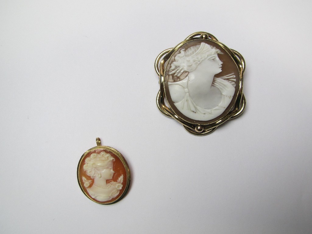 Appraisal: Lot comprising two cameo brooches one with ct gold mount