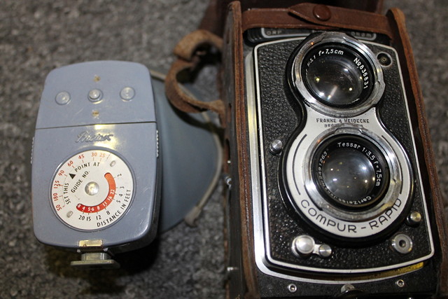 Appraisal: A COLLECTION OF VARIOUS CAMERAS and equipment including a Rolleflex