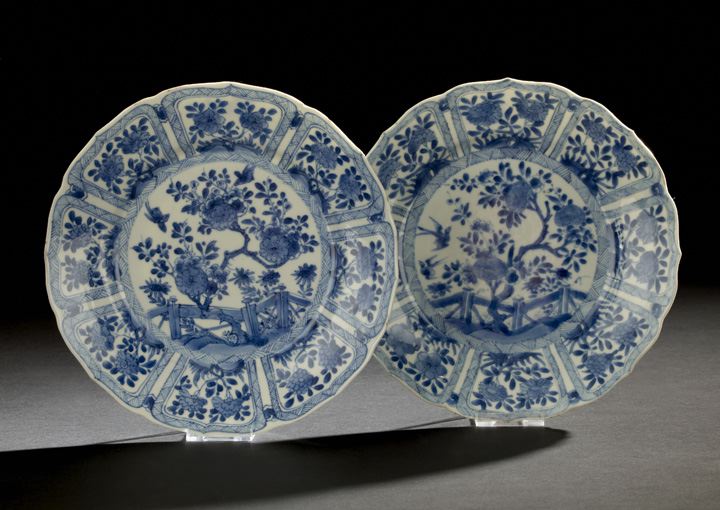 Appraisal: Fine Pair of Chinese Export Blue and White Porcelain Plates