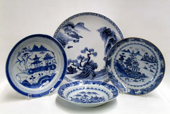 Appraisal: FOUR PIECES CHINESE EXPORT BLUE AND WHITE PORCELAIN footed round