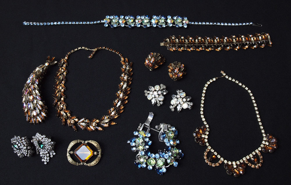 Appraisal: TRAY LOT OF RHINESTONE JEWELRY piece estate lot of sparkling