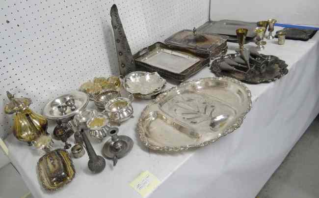 Appraisal: Lot over pcs misc silverplate and metalware Some names to