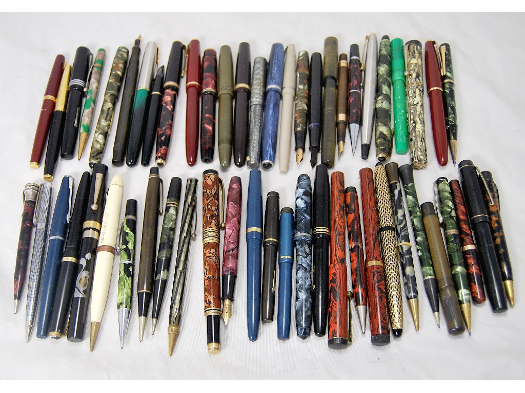 Appraisal: A quantity of old fountain pens and pencils many with