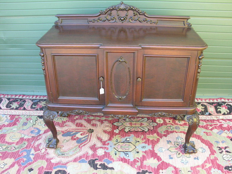 Appraisal: PIECE CARVED MAHOGANY DINING ROOM SUITE Table with leaves six