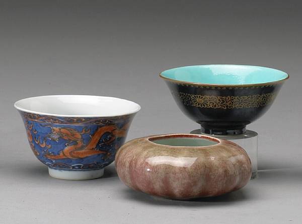 Appraisal: A group of three glazed porcelain containers Late Qing Republic