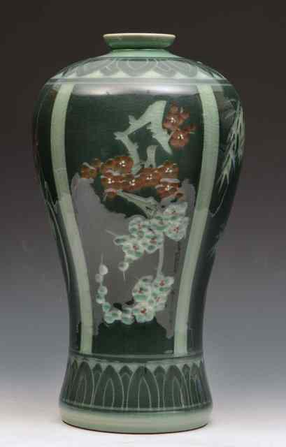 Appraisal: A JAPANESE GREEN GROUND MEI-PING CHINESE STYLE VASE with panels