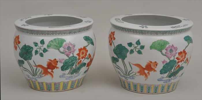 Appraisal: PAIR OF CHINESE FAMILLE ROSE-STYLE PORCELAIN FISH BOWLS WITH CARP