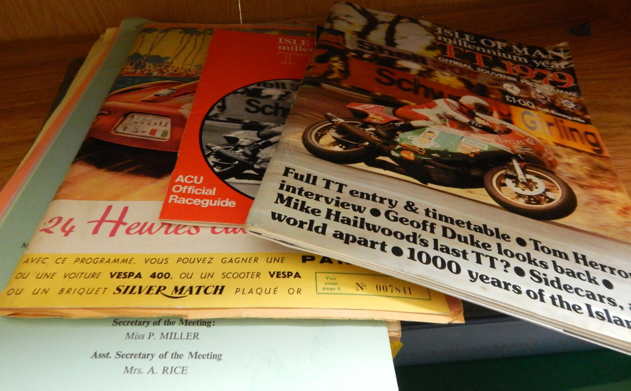 Appraisal: A collection of motorcycle racing programmes and magazines including Isle