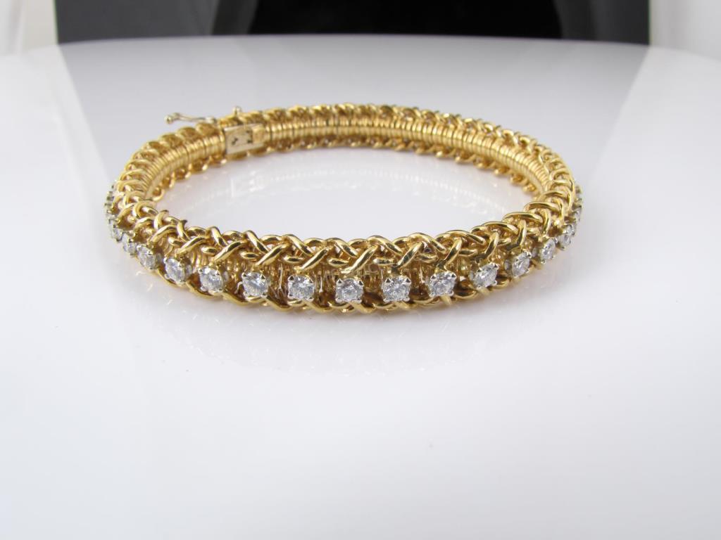 Appraisal: An K yellow gold vintage diamond bracelet with approximately ctw