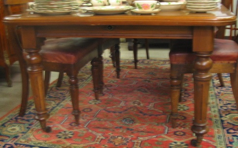 Appraisal: A MAHOGANY EXTENSION DINING TABLE WITH LEAF AND CRANK English