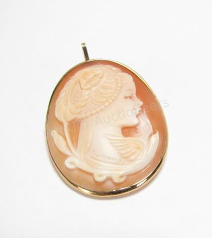 Appraisal: A K yellow gold mounted Italian seashell cameo pin pendant