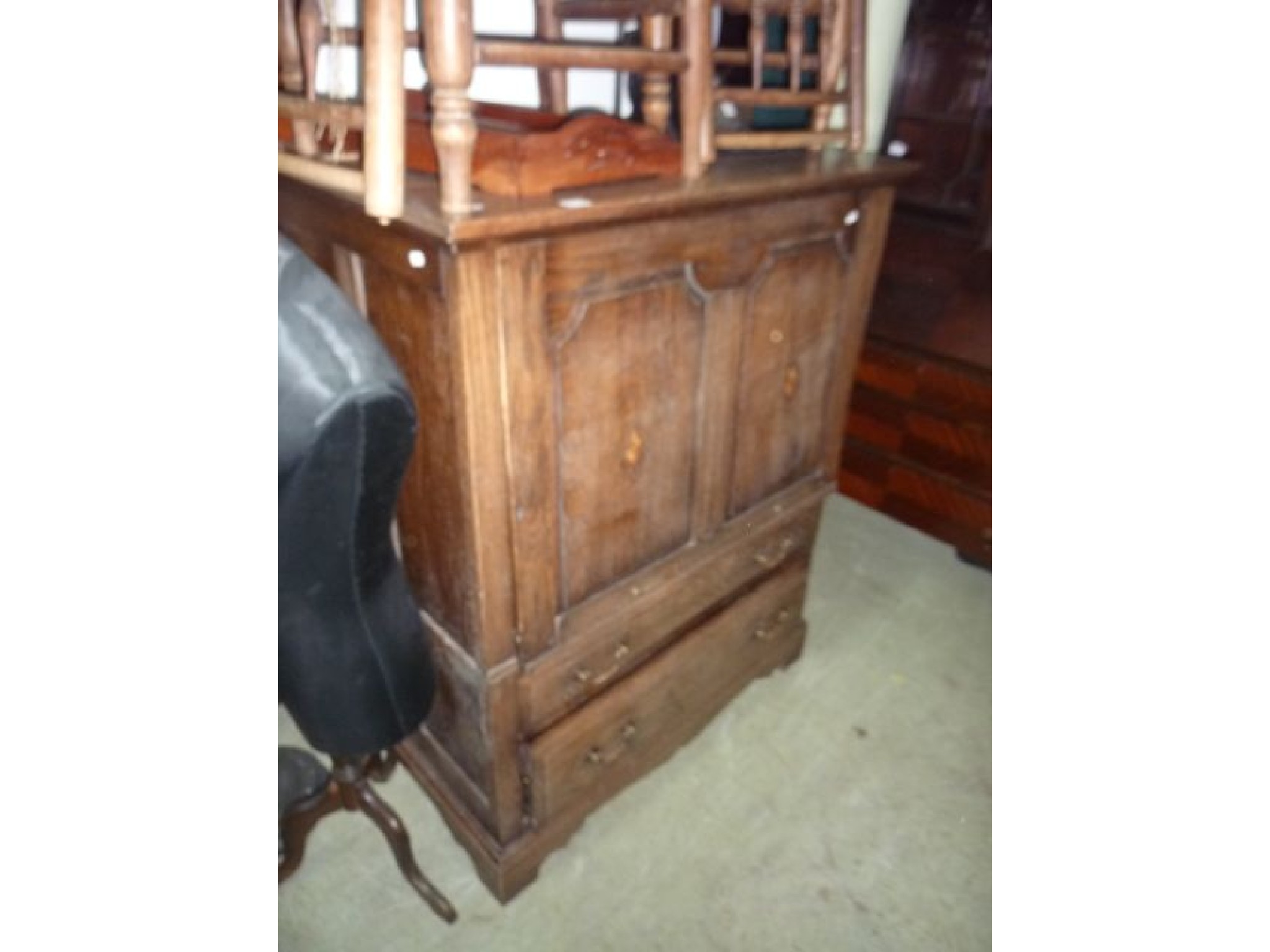 Appraisal: A Georgian style oak side cupboard the front elevation enclosed