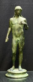 Appraisal: A bronze figure of an athlete after the antique cms