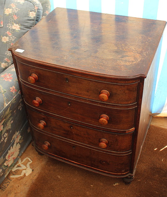 Appraisal: AN EARLY VICTORIAN MAHOGANY COMMODE the lifting top with four