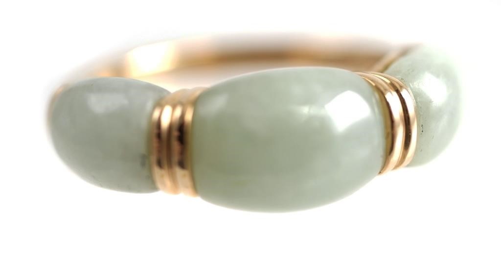 Appraisal: K YELLOW GOLD JADE RING K yellow gold ring contains