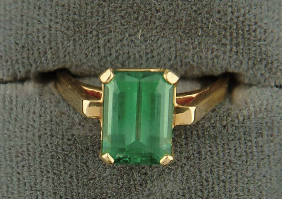 Appraisal: K YELLOW GOLD AND SYNTHETIC EMERALD RING Emerald cut green