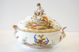 Appraisal: TH CENTURY MEISSEN HAND PAINTED TUREEN HAND PAINTED DEPICTING PHEASANTS