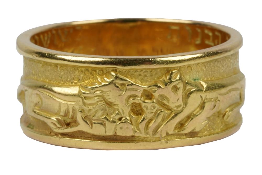 Appraisal: MICHAEL ENDE KARAT YELLOW GOLD BAND RINGdepicting a lion family