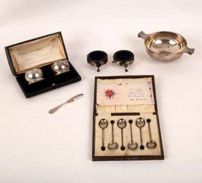 Appraisal: An Edwardian silver quaich London of plain form a cased