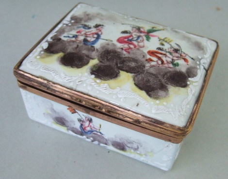 Appraisal: A Continental enamel snuff box late th century early th