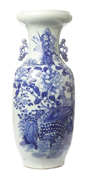 Appraisal: A TALL CHINESE CELADON VASE WITH UNDERGLAZE BLUE AND WHITE